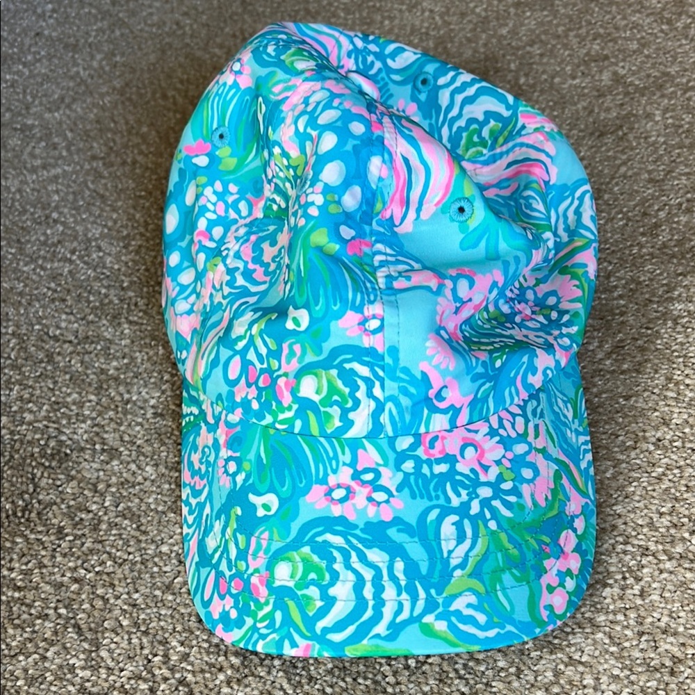 Lilly Pulitzer run around hat. Excellent condition.